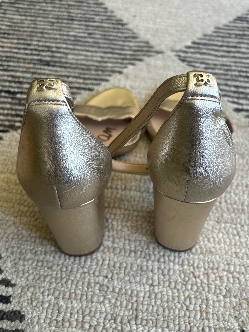 Sam Edelman Odila Metallic Gold Scalloped Block Heel Sandals - Size 7.5 - Picture 6 of 10